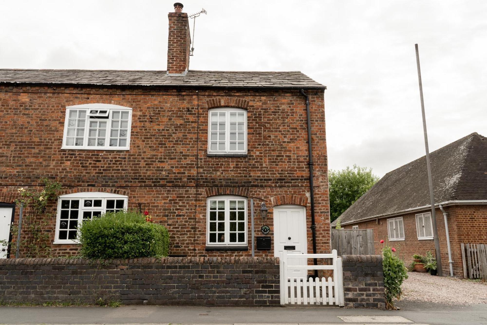 Cosy 2 Bed Cottage In Charming Village Of Christleton - For Up To 5 Exterior photo