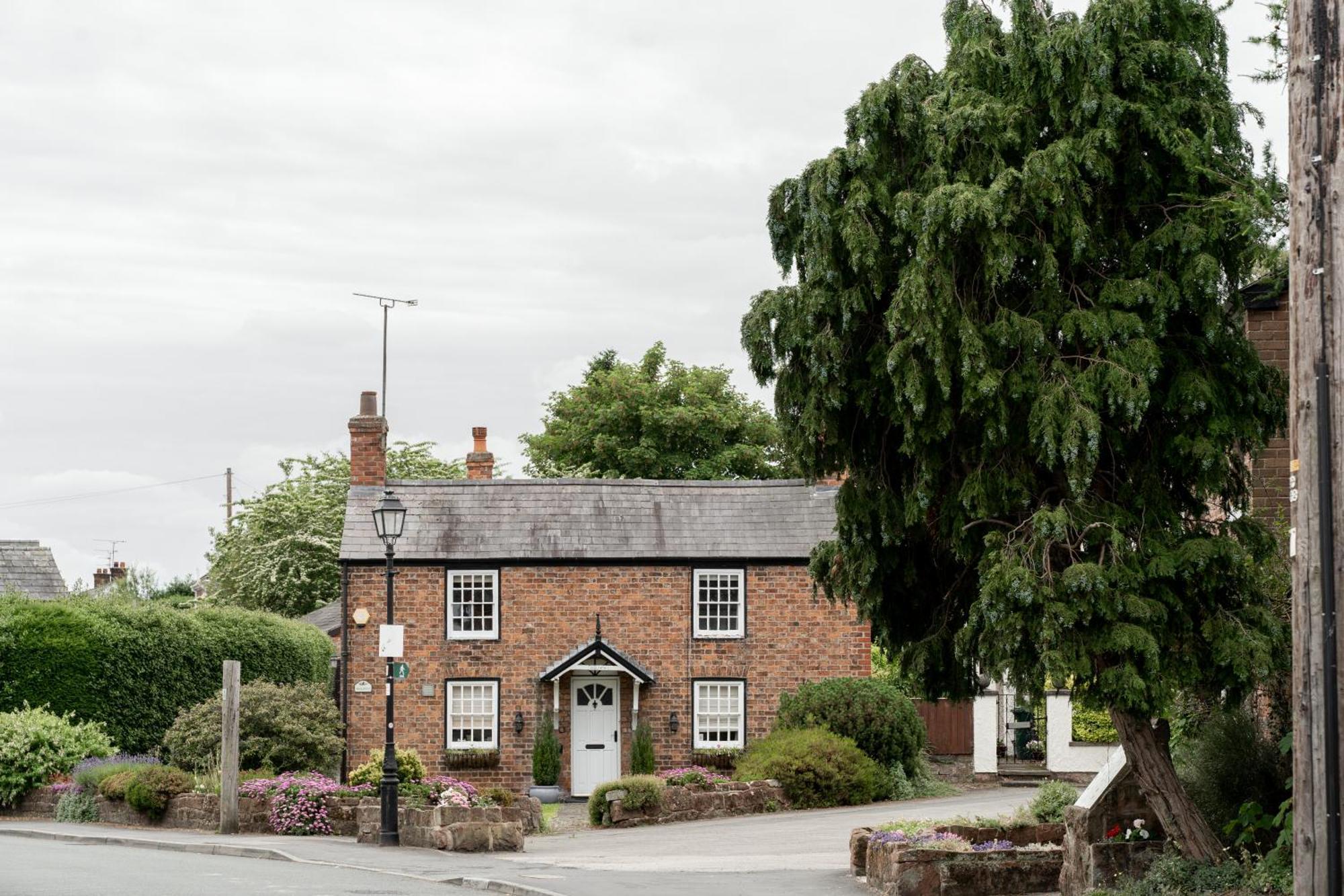 Cosy 2 Bed Cottage In Charming Village Of Christleton - For Up To 5 Exterior photo