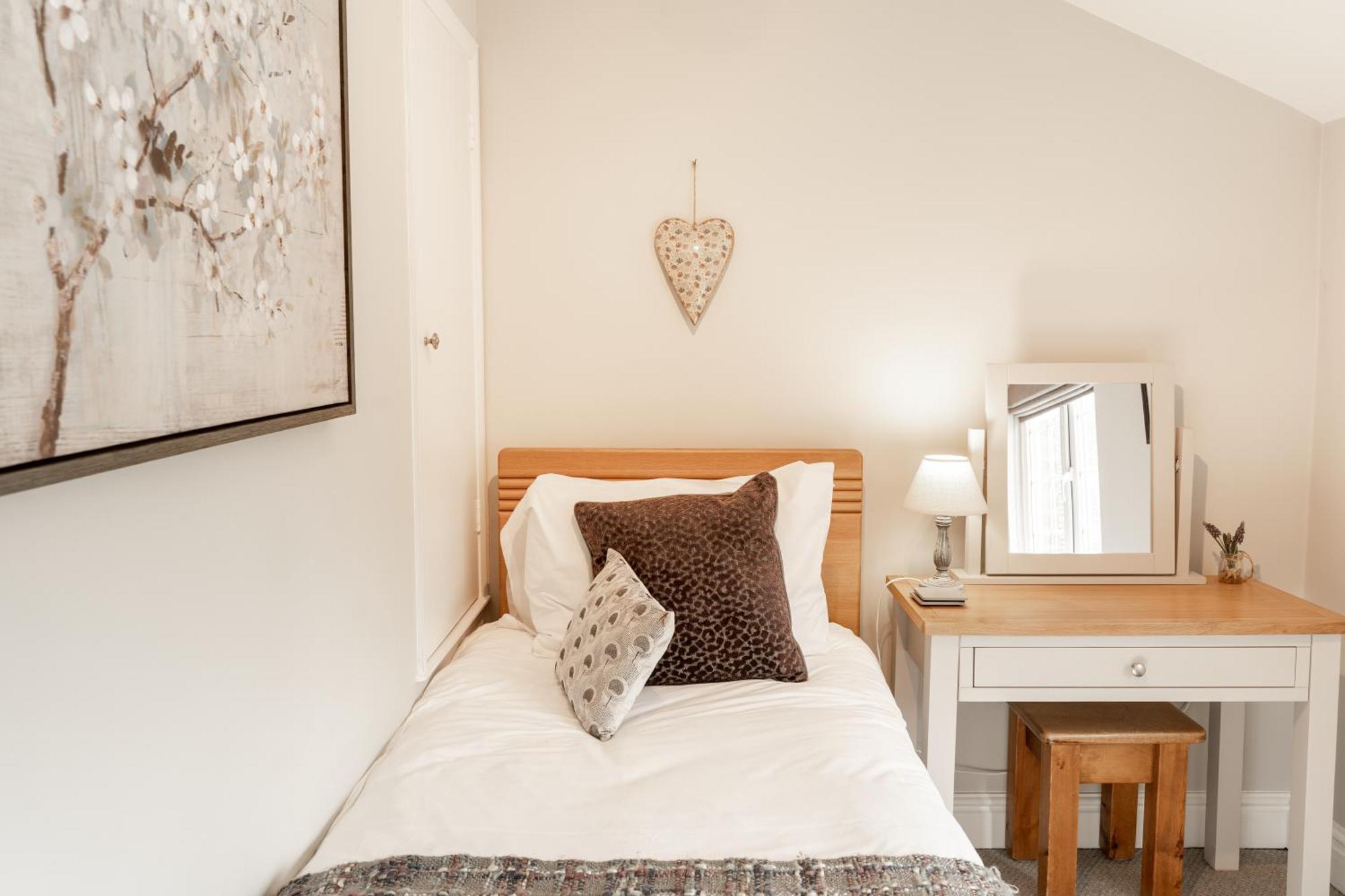 Cosy 2 Bed Cottage In Charming Village Of Christleton - For Up To 5 Exterior photo